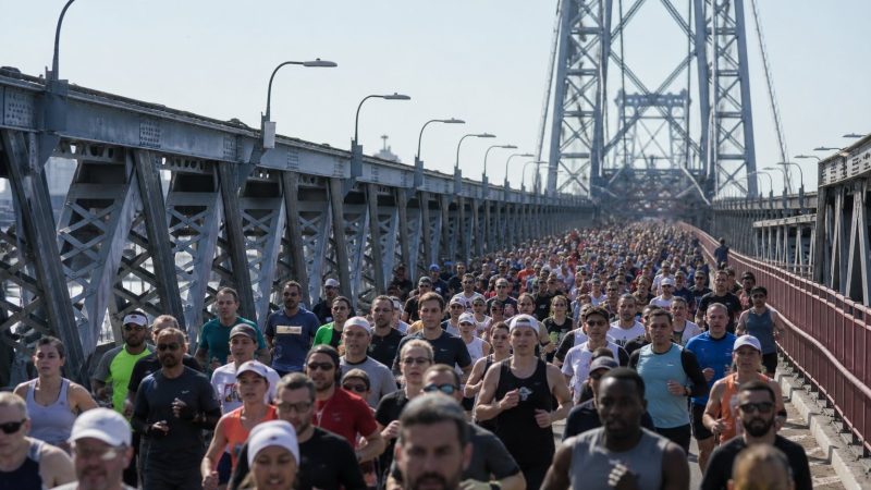 Williamsburg Bridge Marathon Draws Hundreds