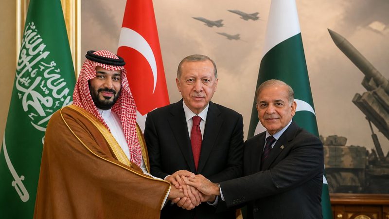 Saudi Arabia, Turkey, Pakistan Sign Defense Pact