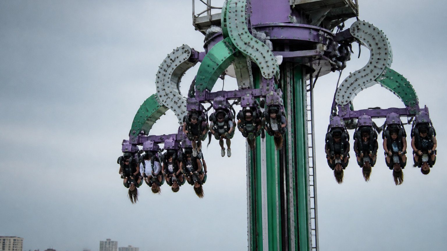 Jersey Shore Ride Malfunction Leaves Teens Hanging Upside Down