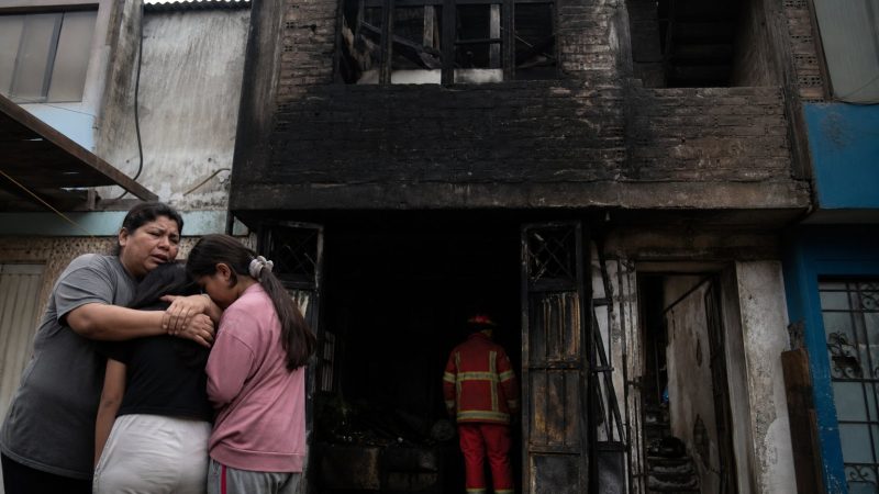 Peru fire kills 10 in Lima family home