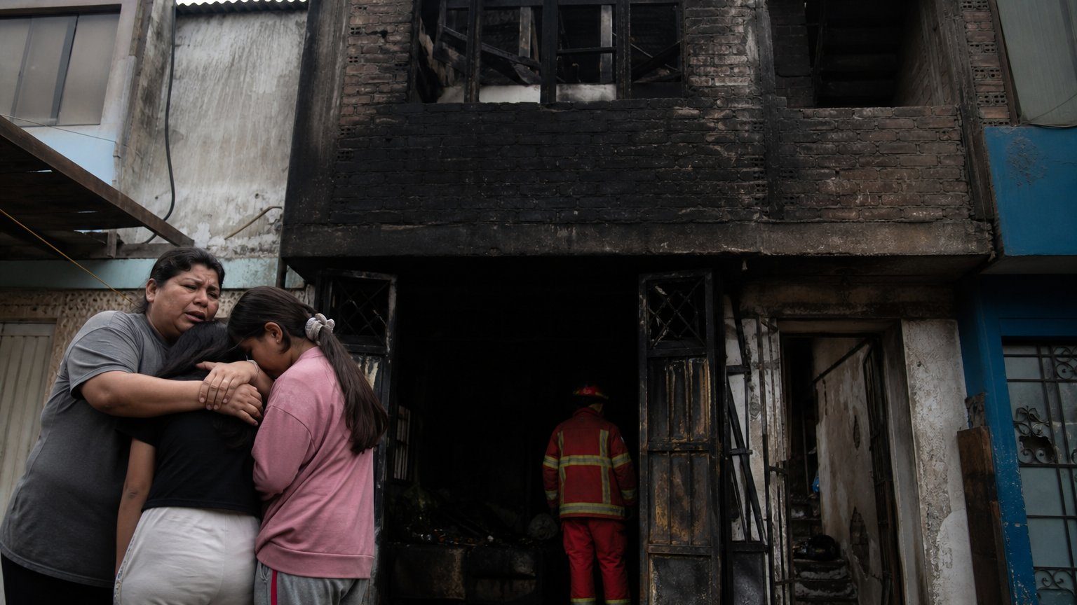 Peru fire kills 10 in Lima family home