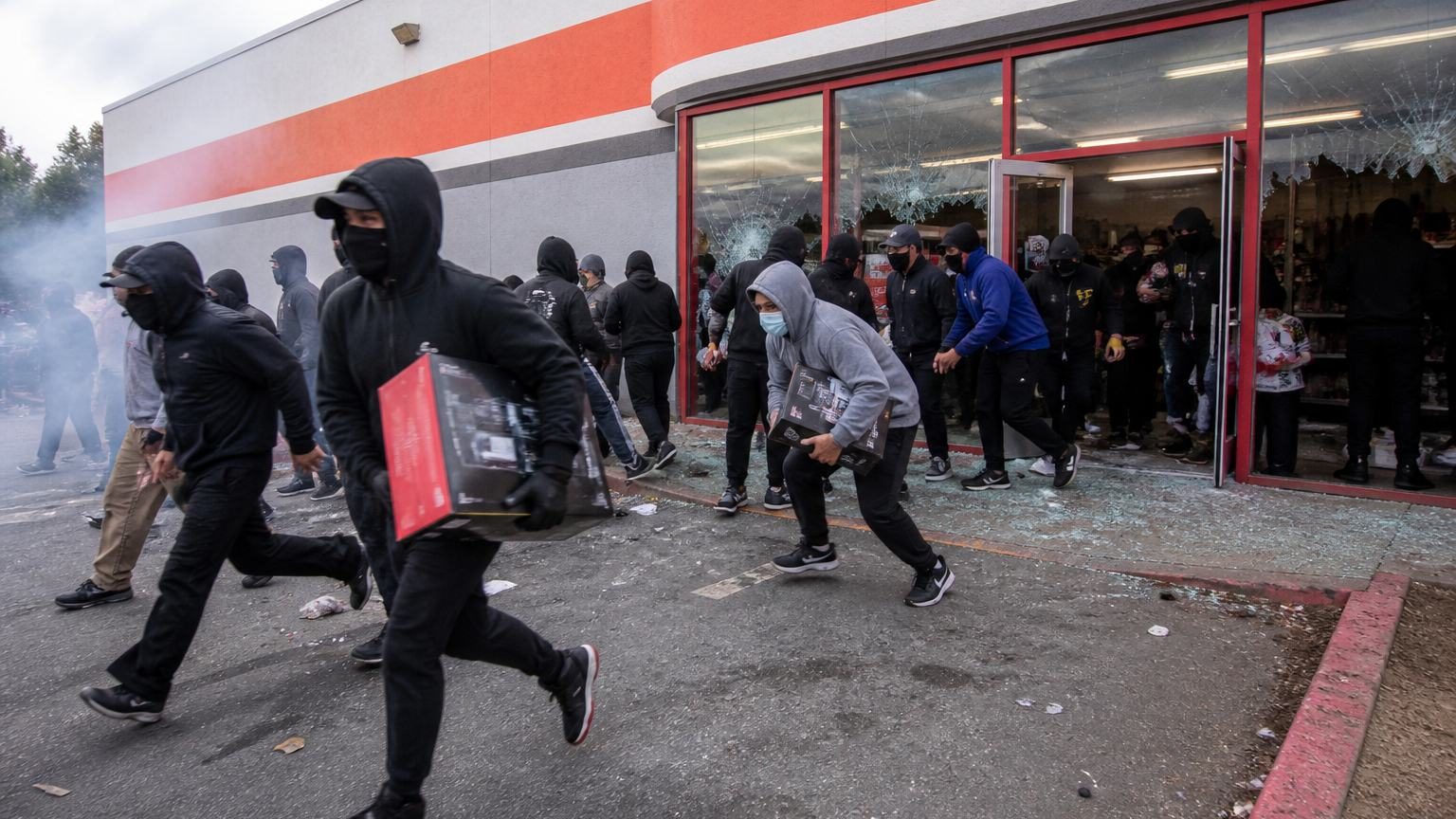 Masked Crowd Hits California AutoZone Twice in One Day
